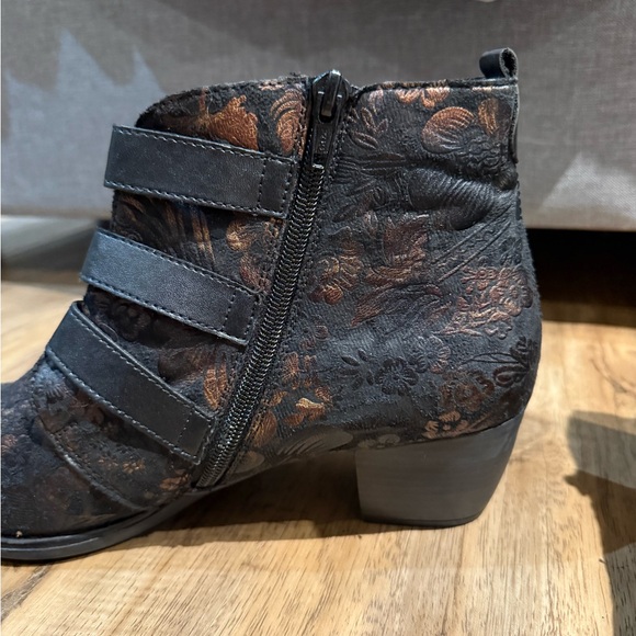 Remonte Black and Gold Patterned Ankle Boots - Picture 4 of 7